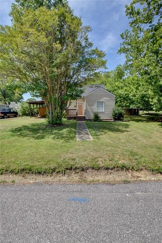 2 Clover ST, Hampton, VA 23669