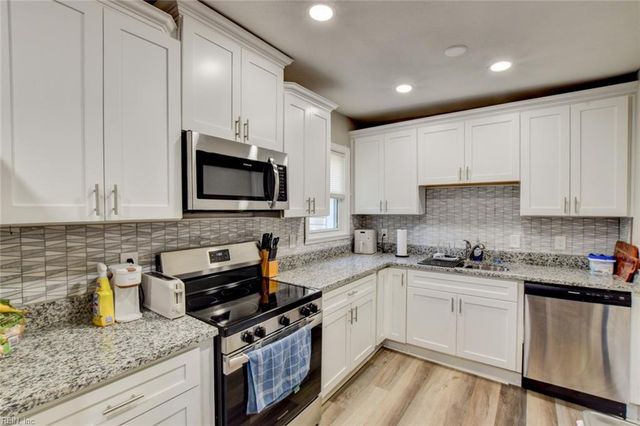 2 Clover ST, Hampton, VA 23669