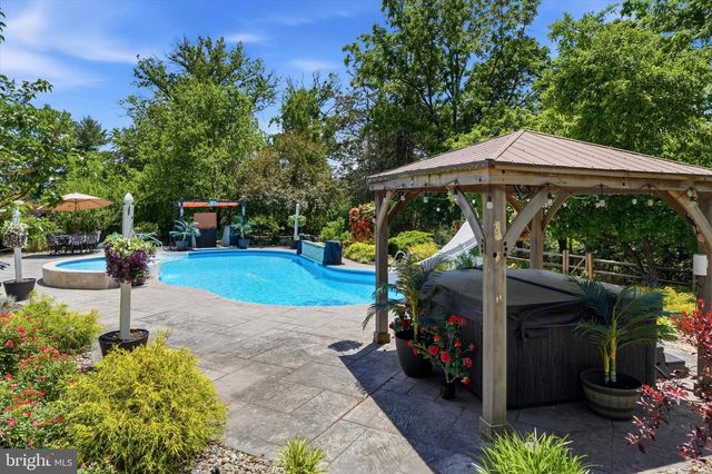917 DEKALB PIKE, Ambler, PA 19002