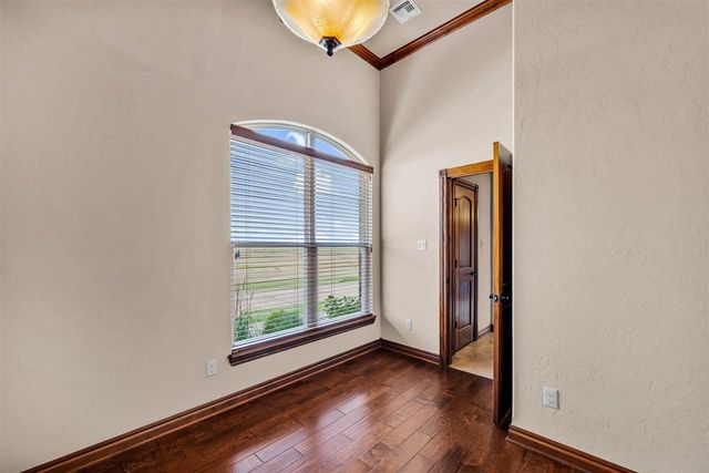 2404 SW 70th St, Lawton, OK 73505