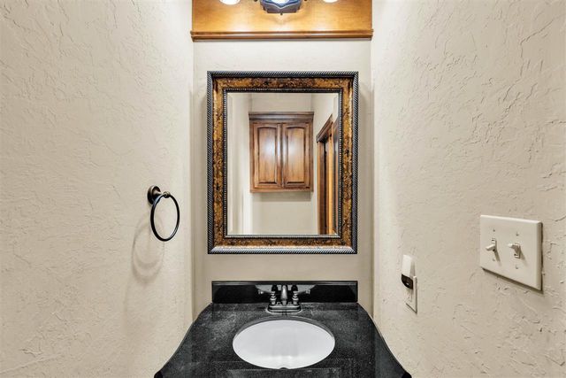 2404 SW 70th St, Lawton, OK 73505