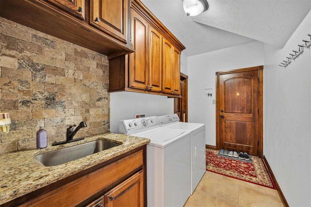 2404 SW 70th St, Lawton, OK 73505