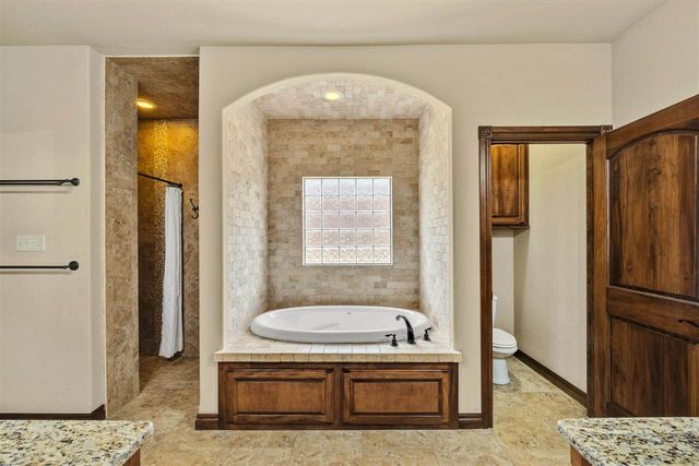 2404 SW 70th St, Lawton, OK 73505