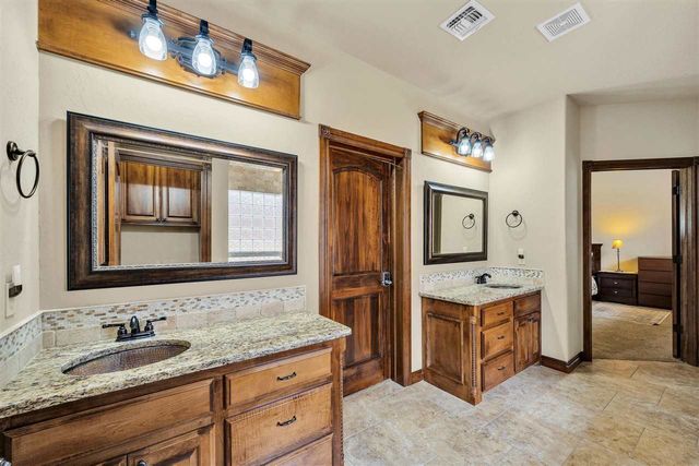 2404 SW 70th St, Lawton, OK 73505