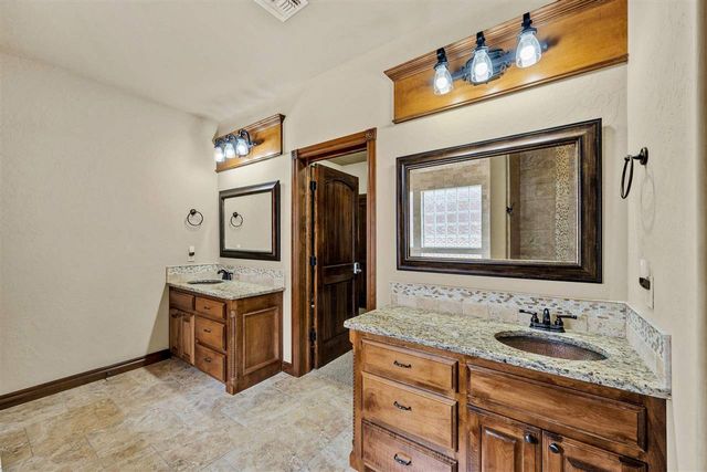 2404 SW 70th St, Lawton, OK 73505