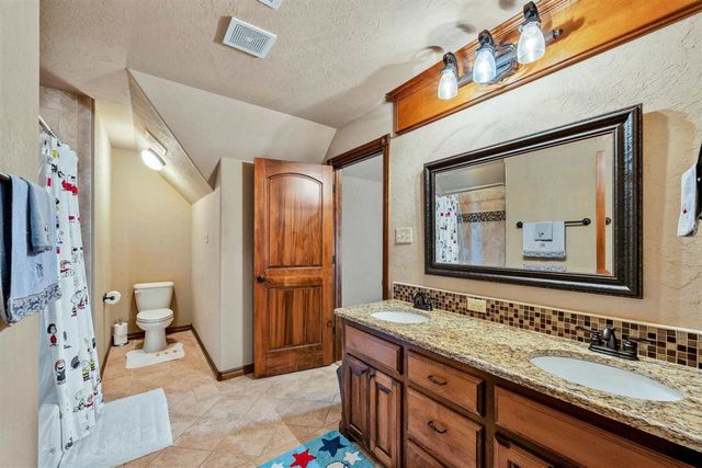 2404 SW 70th St, Lawton, OK 73505