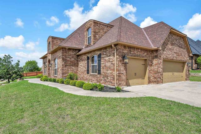 2404 SW 70th St, Lawton, OK 73505