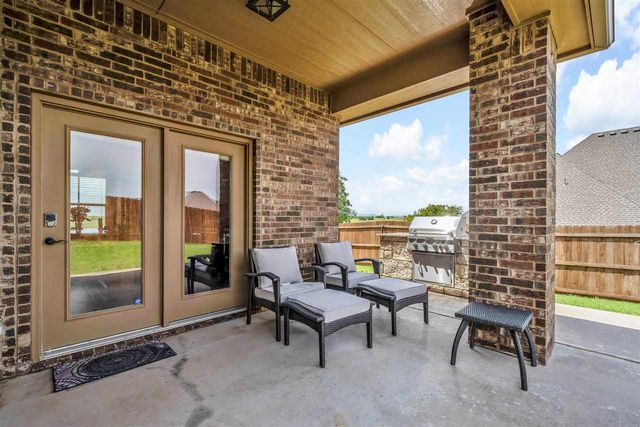 2404 SW 70th St, Lawton, OK 73505