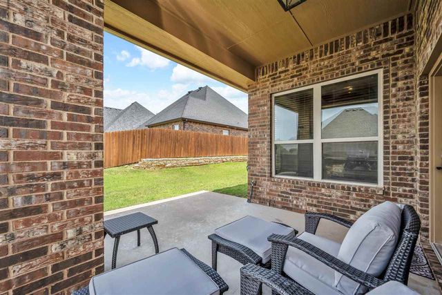 2404 SW 70th St, Lawton, OK 73505