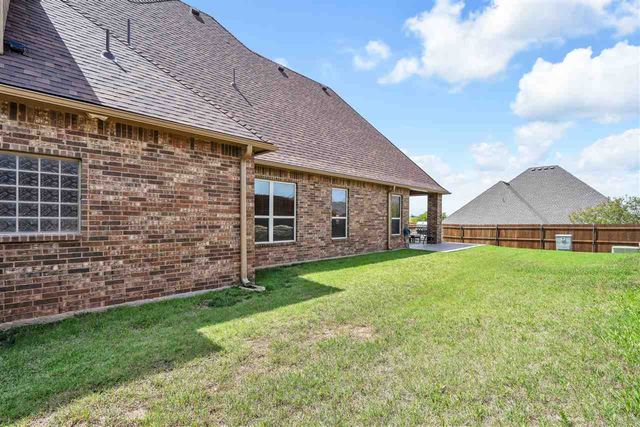 2404 SW 70th St, Lawton, OK 73505