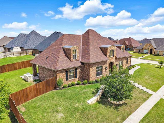 2404 SW 70th St, Lawton, OK 73505