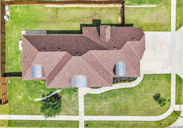 2404 SW 70th St, Lawton, OK 73505