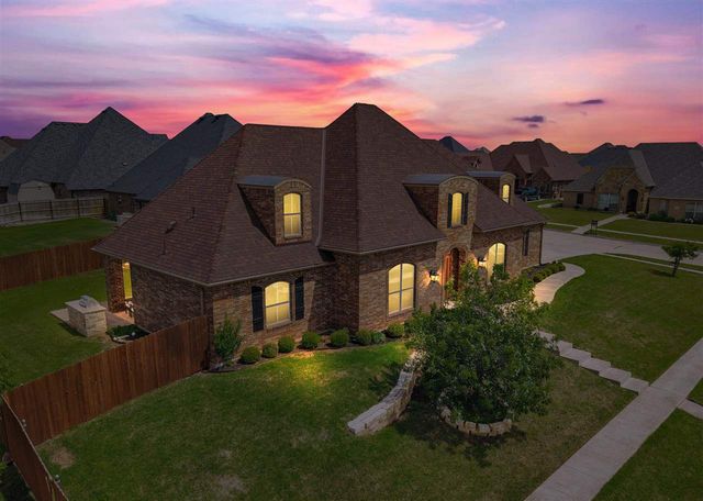 2404 SW 70th St, Lawton, OK 73505