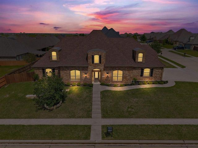 2404 SW 70th St, Lawton, OK 73505