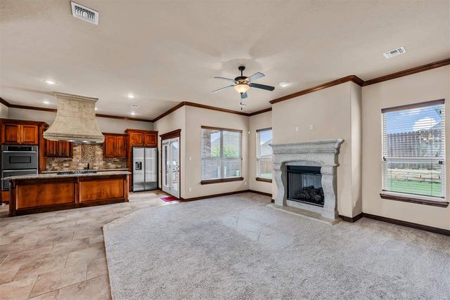 2404 SW 70th St, Lawton, OK 73505