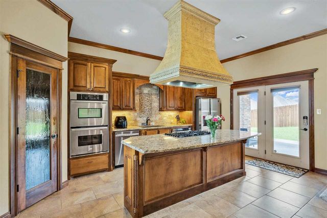 2404 SW 70th St, Lawton, OK 73505