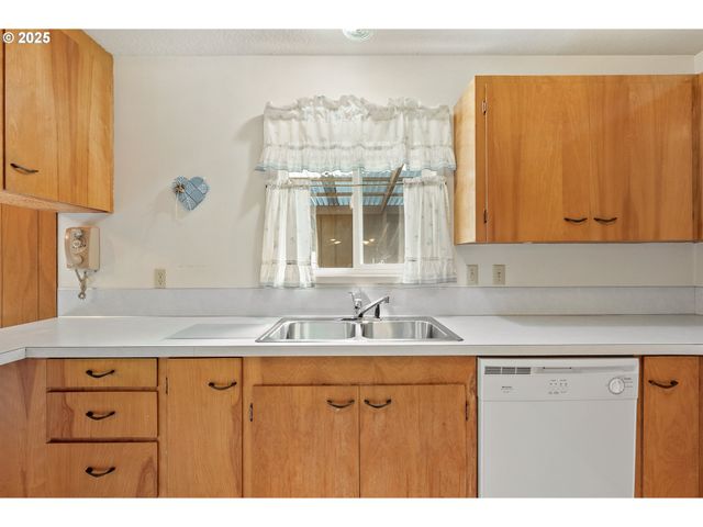 1088 NOPAL St, Florence, OR 97439