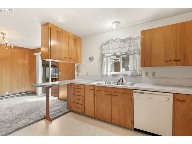 1088 NOPAL St, Florence, OR 97439