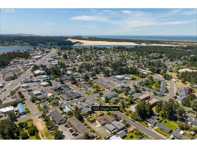 1088 NOPAL St, Florence, OR 97439