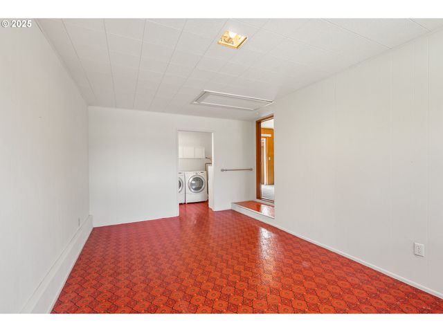 1088 NOPAL St, Florence, OR 97439