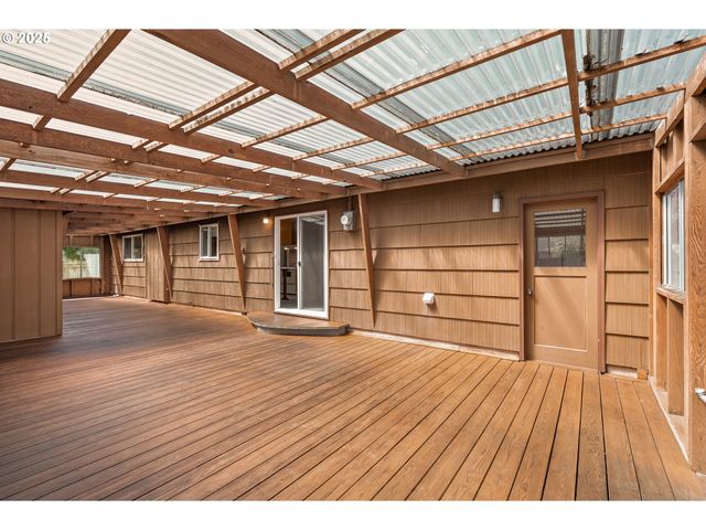 1088 NOPAL St, Florence, OR 97439