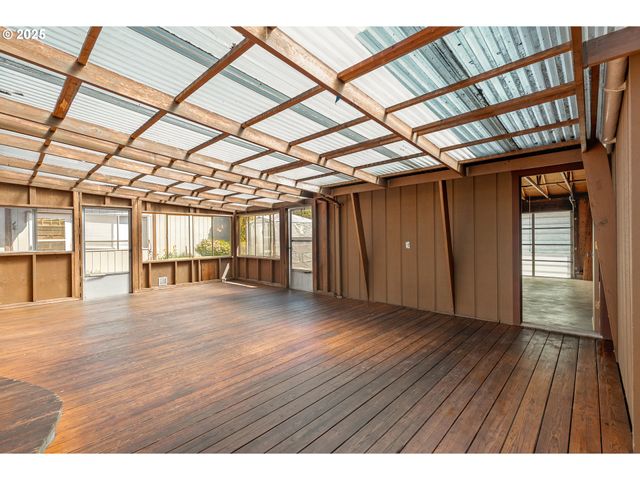 1088 NOPAL St, Florence, OR 97439