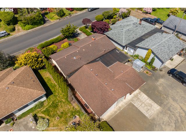 1088 NOPAL St, Florence, OR 97439