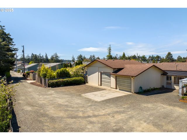 1088 NOPAL St, Florence, OR 97439