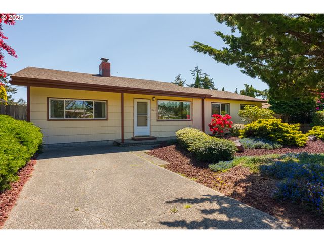 1088 NOPAL St, Florence, OR 97439