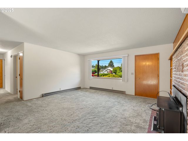 1088 NOPAL St, Florence, OR 97439