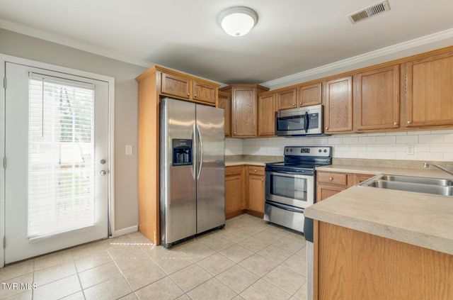 2305 South S Greenwood Drive Unit 21, Johnson City, TN 37604