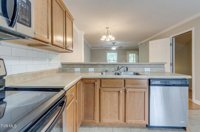 2305 South S Greenwood Drive Unit 21, Johnson City, TN 37604