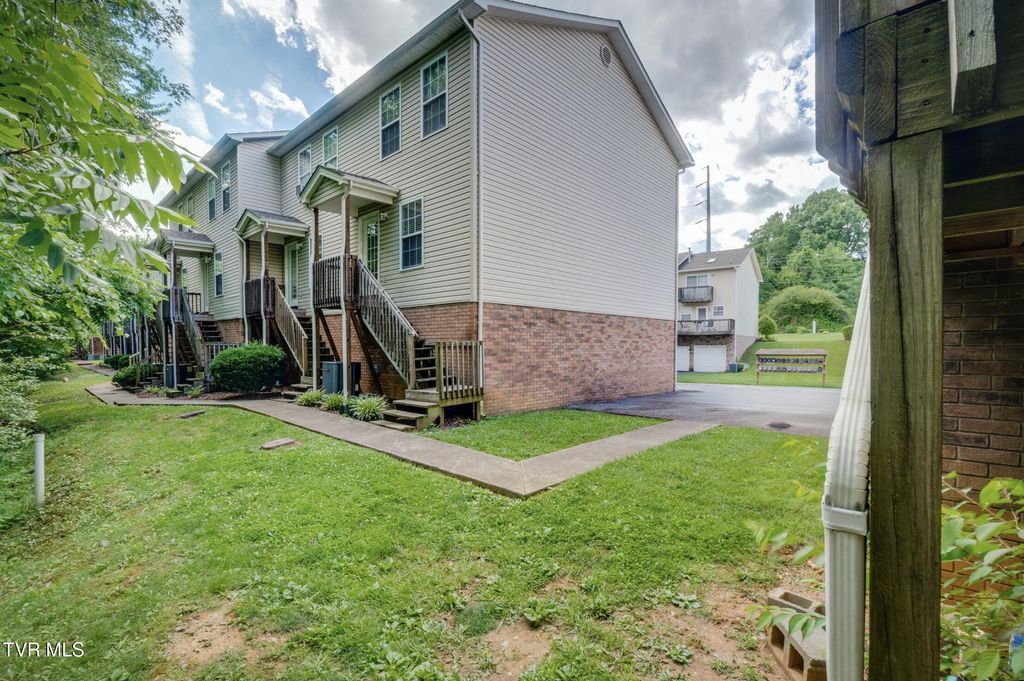 2305 South S Greenwood Drive Unit 21, Johnson City, TN 37604