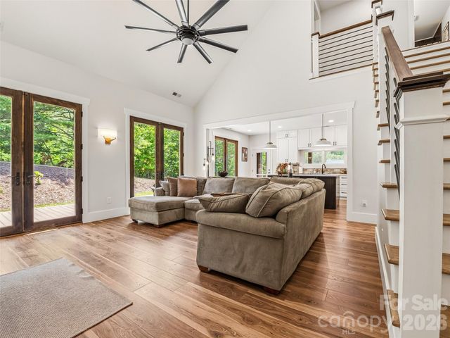158 Trellem Trail, Hendersonville, NC 28739