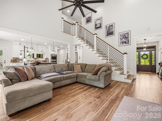 158 Trellem Trail, Hendersonville, NC 28739