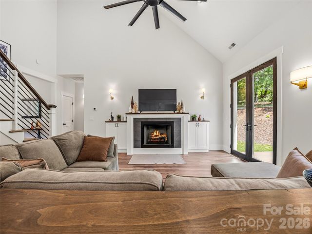 158 Trellem Trail, Hendersonville, NC 28739