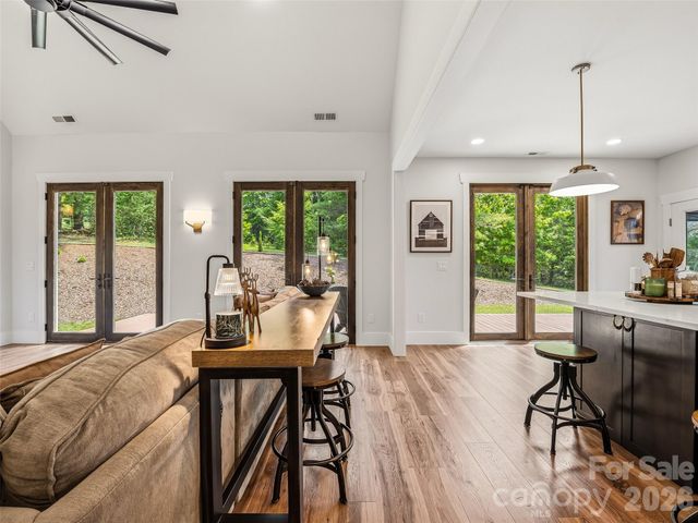 158 Trellem Trail, Hendersonville, NC 28739