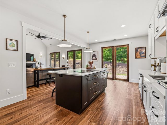 158 Trellem Trail, Hendersonville, NC 28739