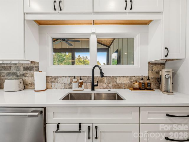 158 Trellem Trail, Hendersonville, NC 28739
