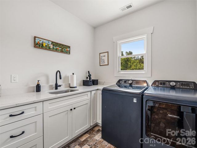 158 Trellem Trail, Hendersonville, NC 28739