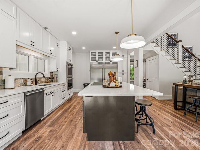 158 Trellem Trail, Hendersonville, NC 28739