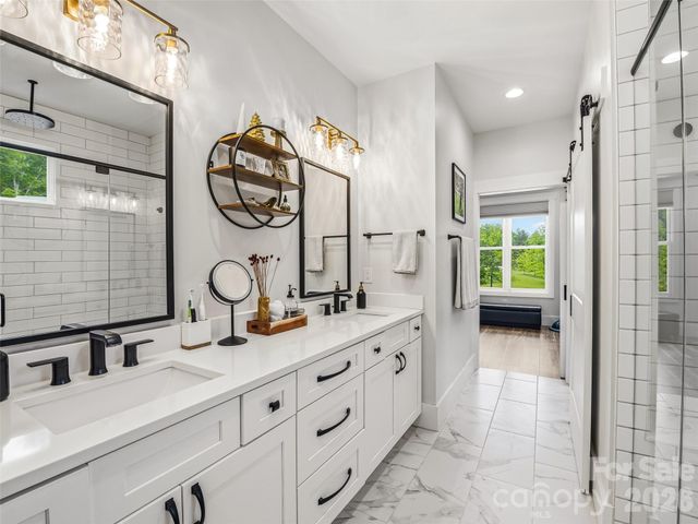 158 Trellem Trail, Hendersonville, NC 28739