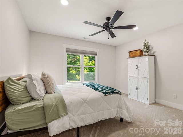 158 Trellem Trail, Hendersonville, NC 28739