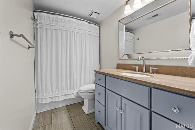 9125 N Swan Circle, Brentwood, MO 63144