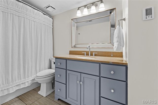 9125 N Swan Circle, Brentwood, MO 63144