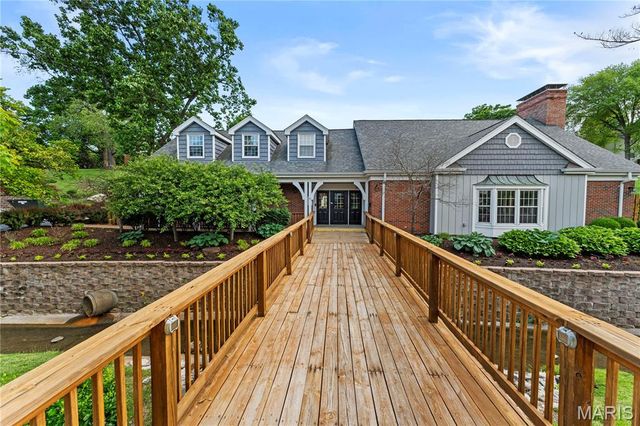 9125 N Swan Circle, Brentwood, MO 63144