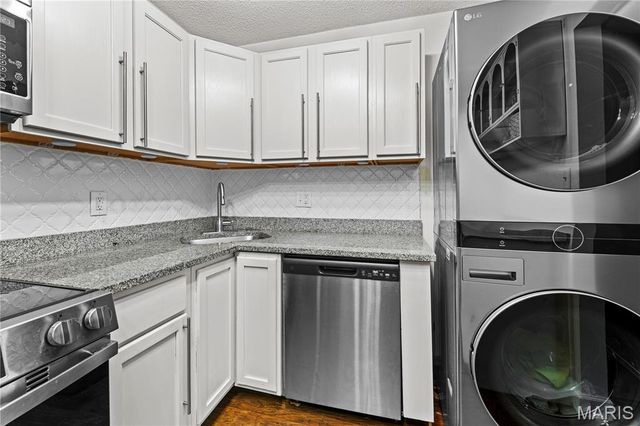 9125 N Swan Circle, Brentwood, MO 63144