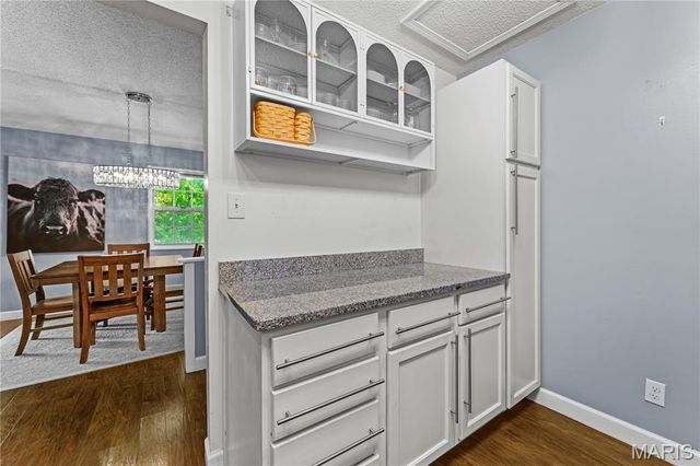 9125 N Swan Circle, Brentwood, MO 63144