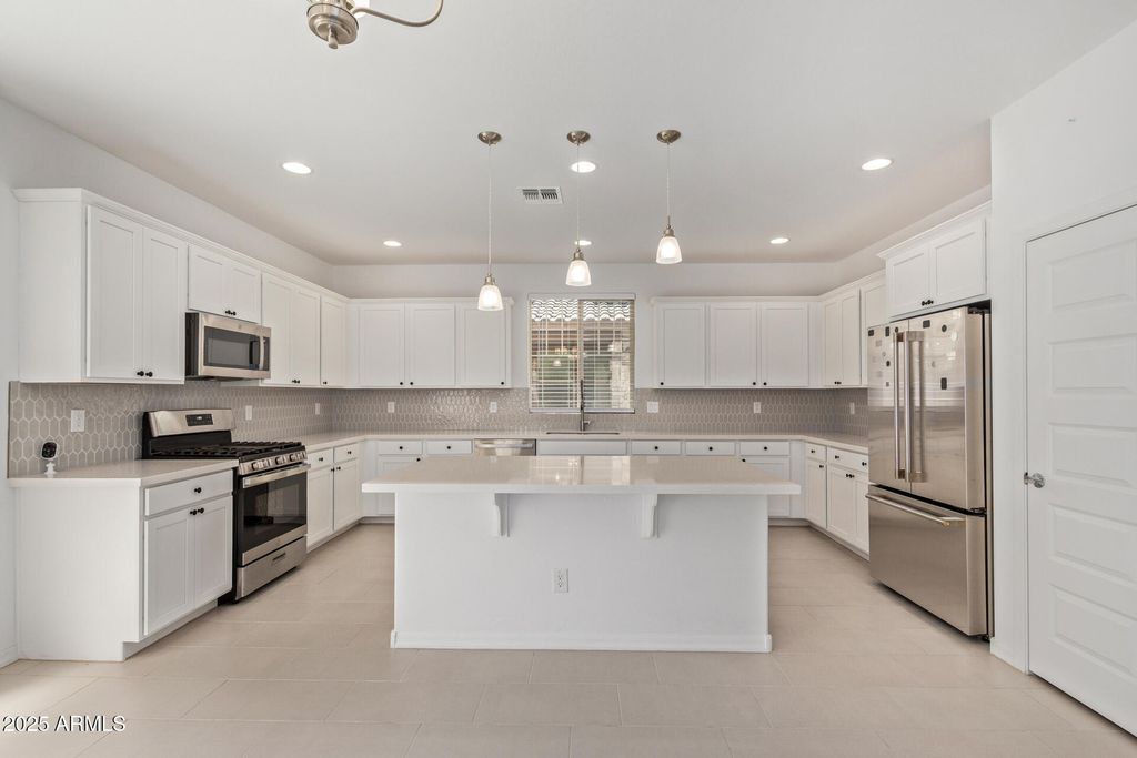 3813 N 100TH Drive, Avondale, AZ 85392