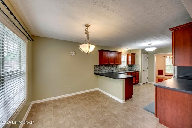 4710 Bay Cove Ct, Louisville, KY 40245